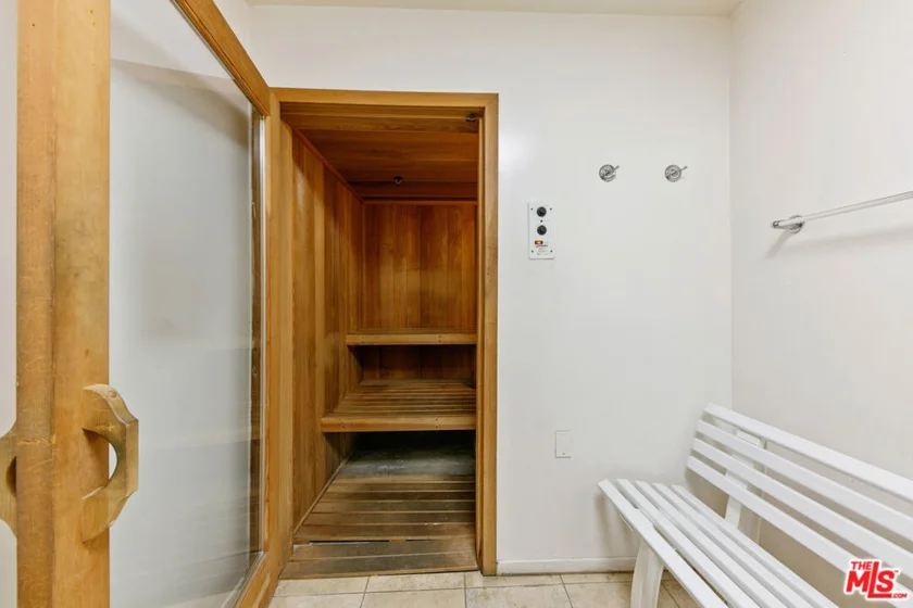 620 S Gramercy Place #320 photo 22