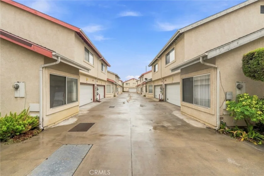 13421 Hubbard St #103 photo 32
