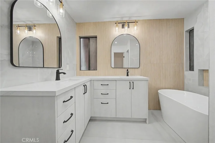 421 S Van Ness photo 3