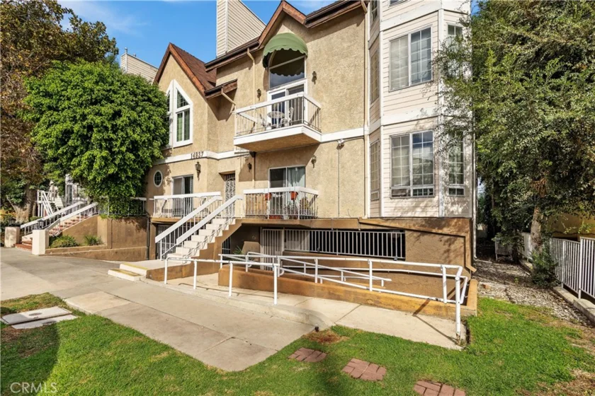 14937 Dickens Street #206 photo 1