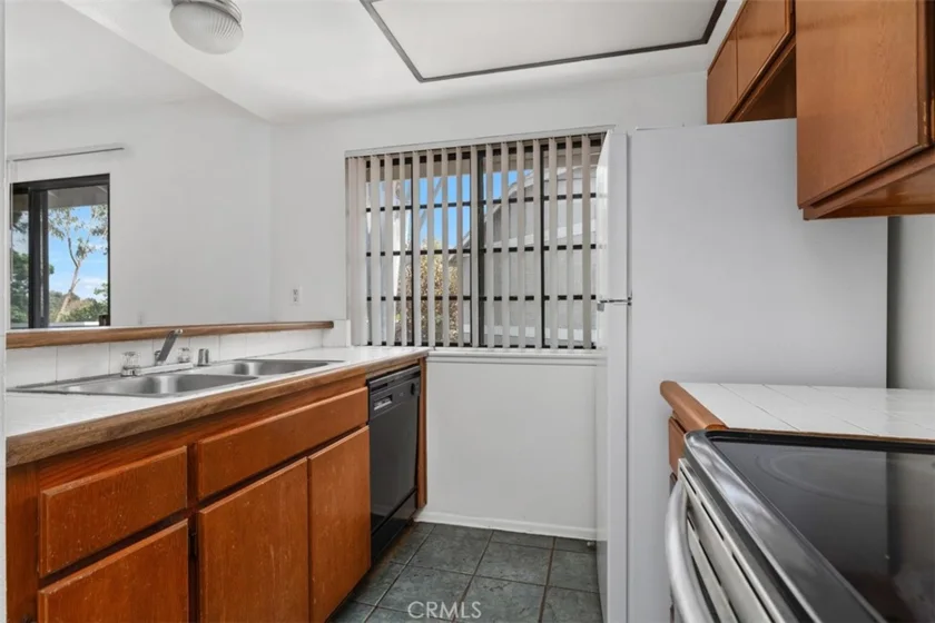 1507 S Raitt photo 16