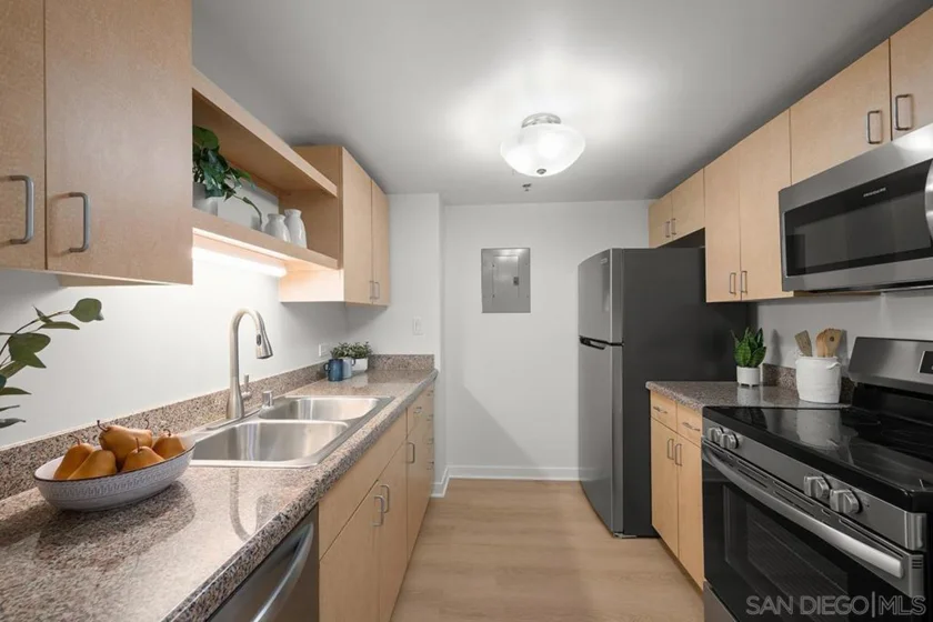 425 W Beech Street #408 photo 8