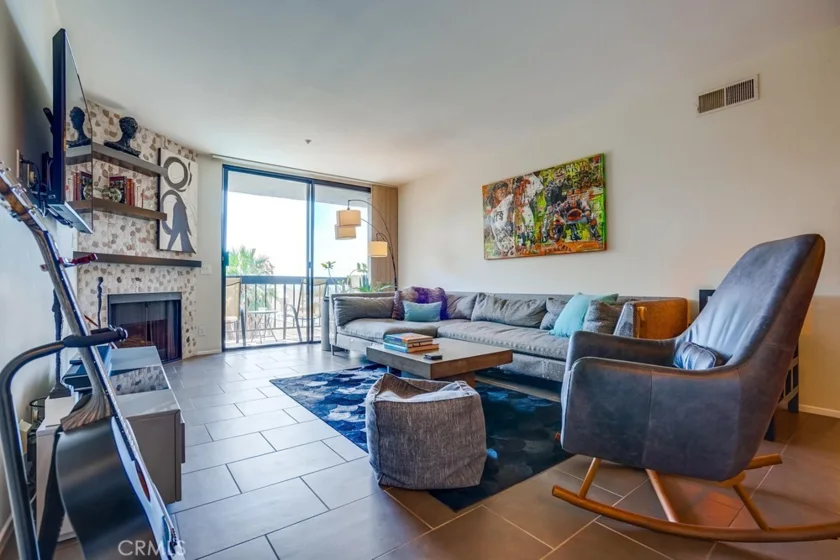 7320 Hawthorn Avenue #409 photo 1