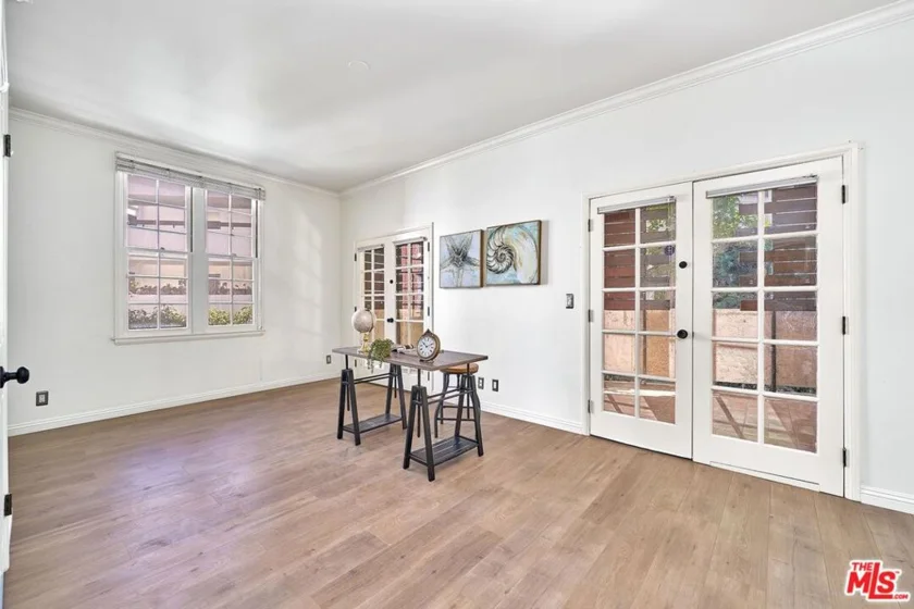420 S Barrington Avenue #102 photo 6