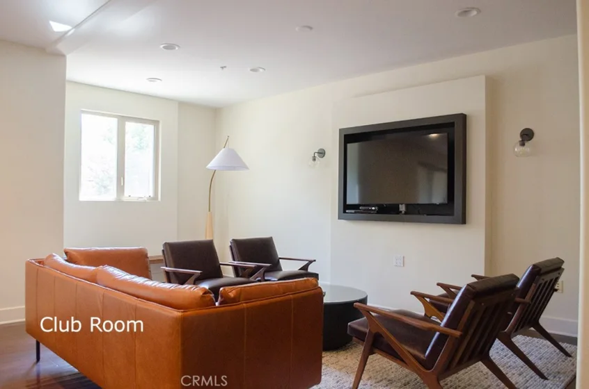 931 E Walnut Street #316 photo 29