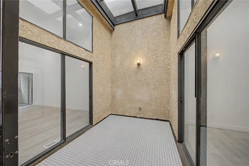 421 S Van Ness photo 18