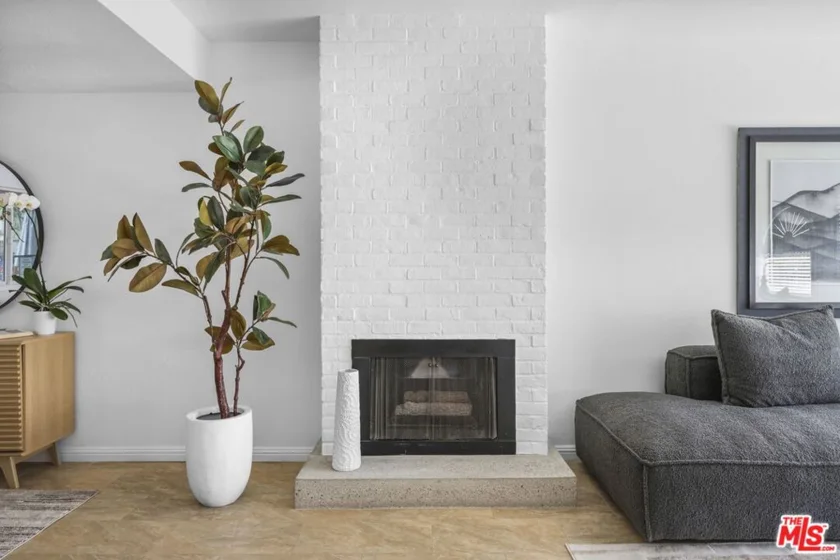 2677 Centinela Avenue #203 photo 4