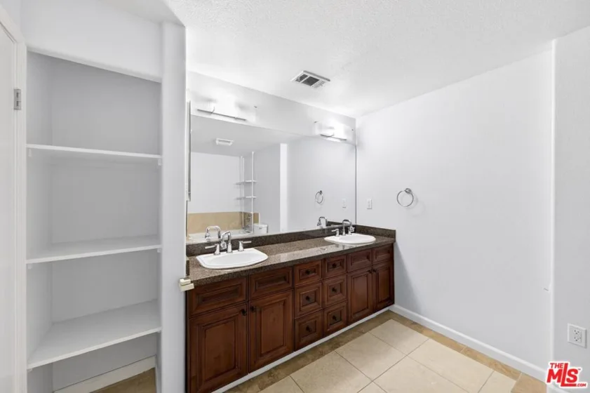 1026 S Oxford Avenue #302 photo 5