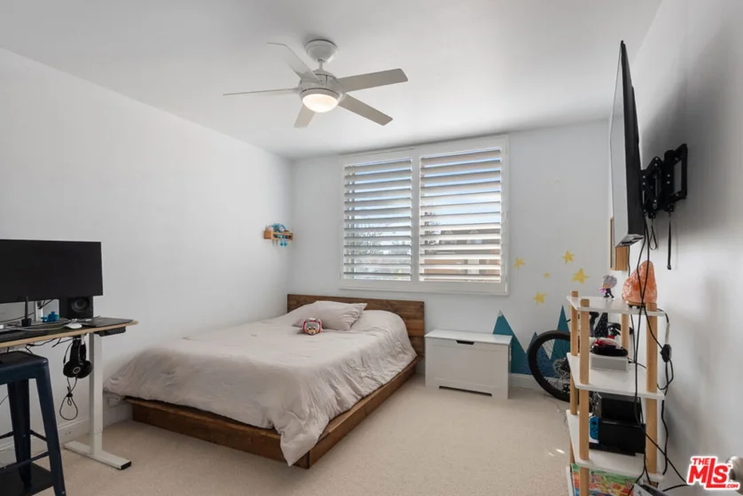 2385 Roscomare Road #E17 photo 5