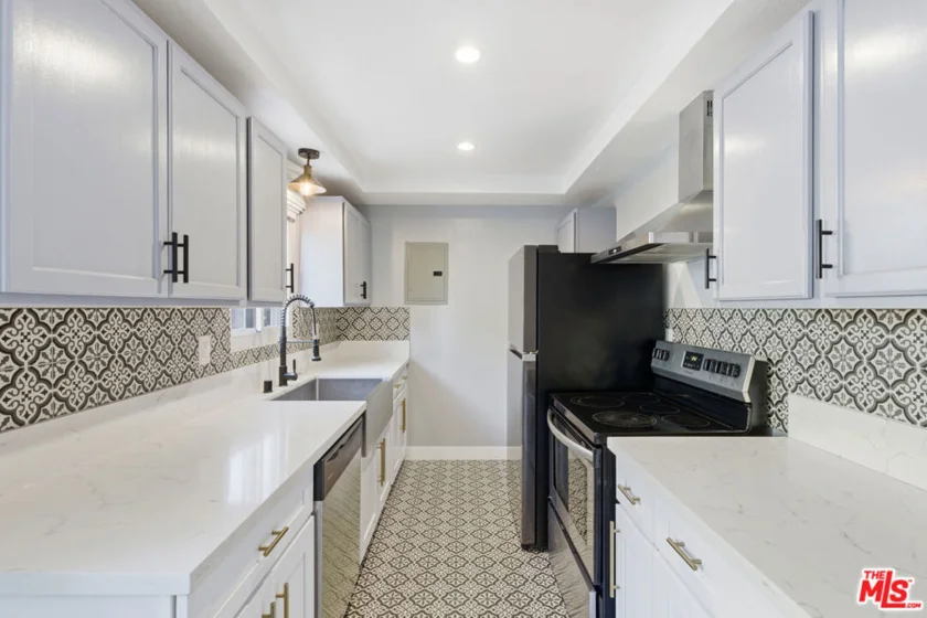 141 W Hillcrest Boulevard #2 photo 13