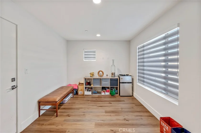 149 E Knox photo 5