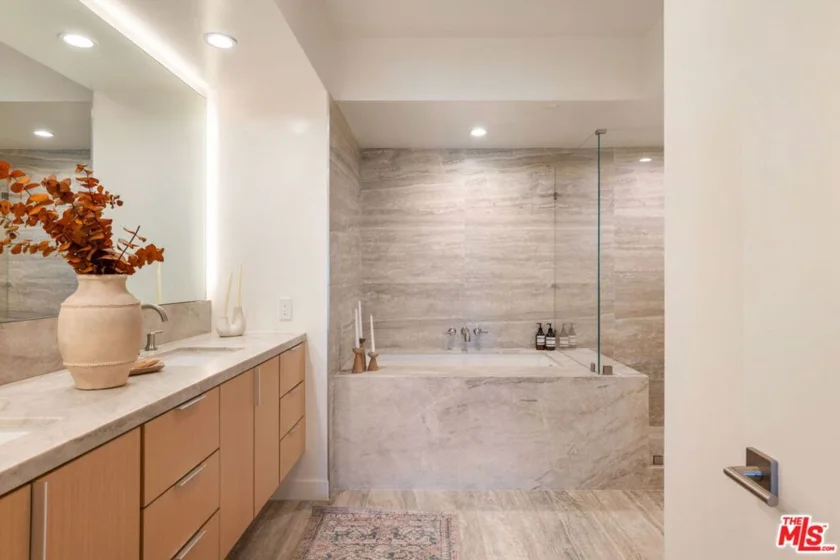 13600 Marina Pointe Drive #604 photo 16