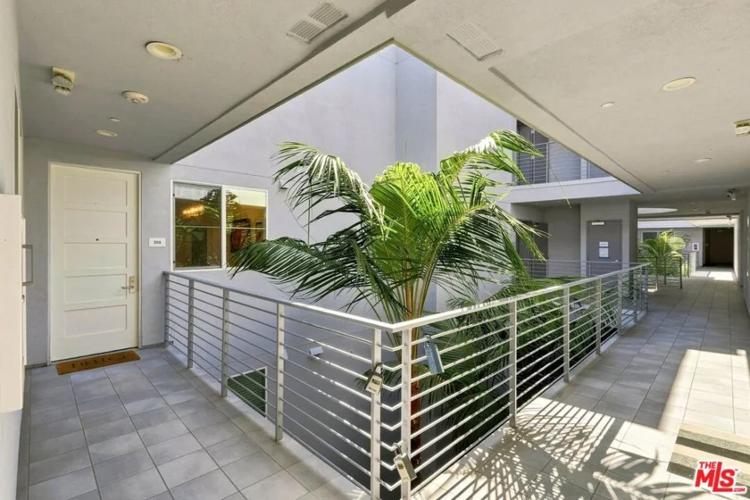 4240 Laurel Canyon Boulevard #305 photo 2