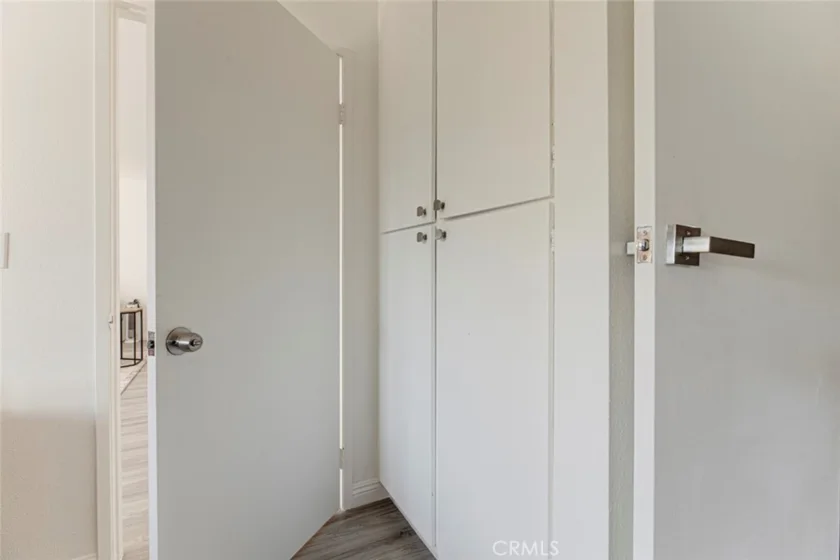 1037 N Vista photo 28
