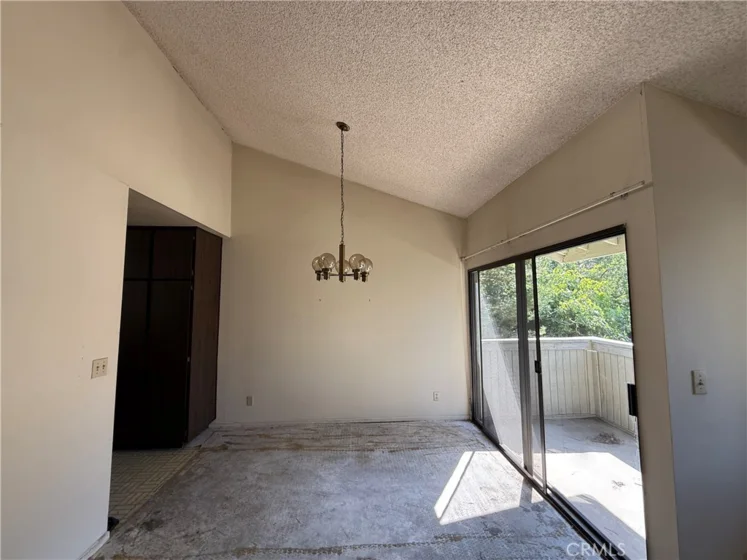 586 N Orange Grove photo 12