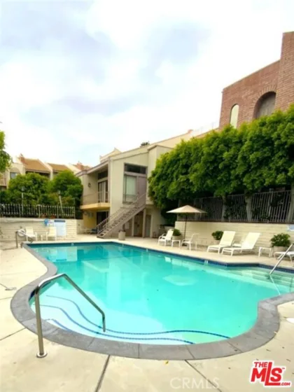 17707 Magnolia Boulevard photo 38