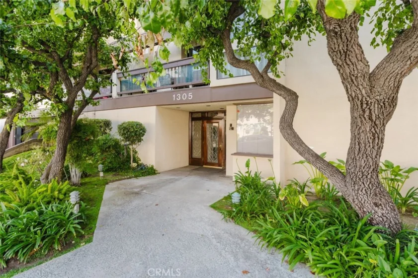 1305 N Columbus Avenue #204 photo 2