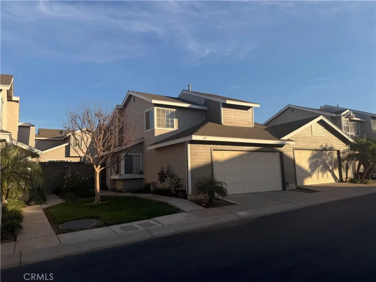 863 Encino photo 1