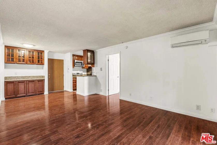 525 S Ardmore Avenue #107 photo 19