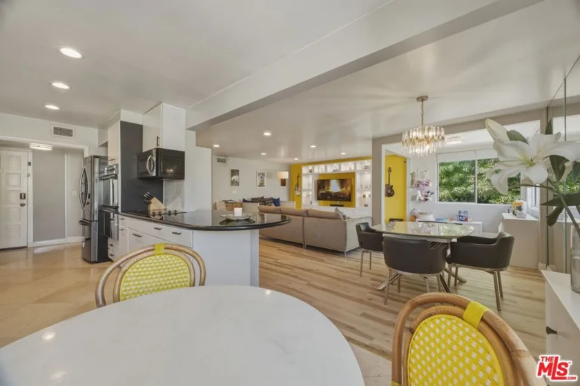 5301 Balboa Boulevard #F8 photo 1