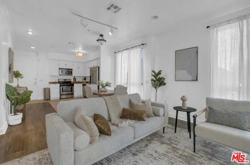 6938 Laurel Canyon Boulevard #107 photo 1