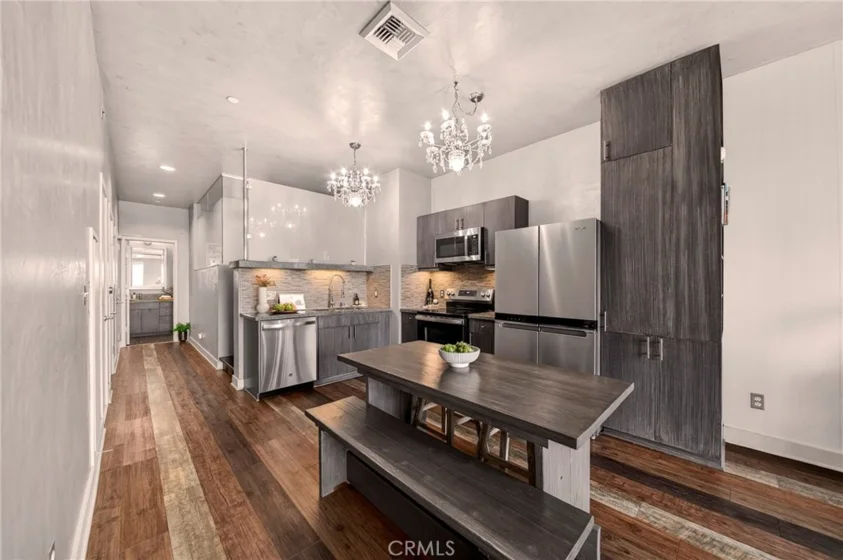 3810 Wilshire Boulevard #909 photo 4