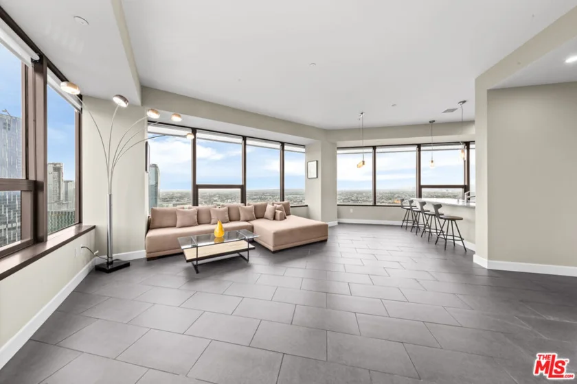 1100 Wilshire Boulevard #2411 photo 1