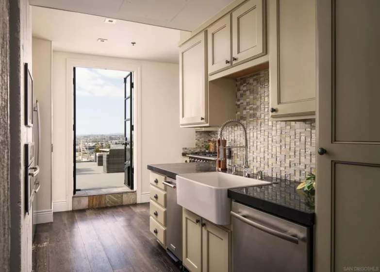 702 Ash Street #1400 photo 15