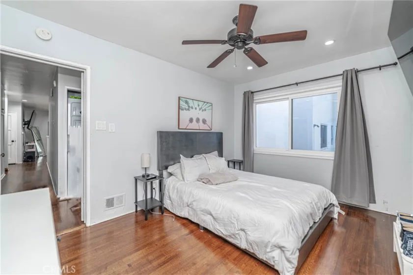 325 Cedar photo 21