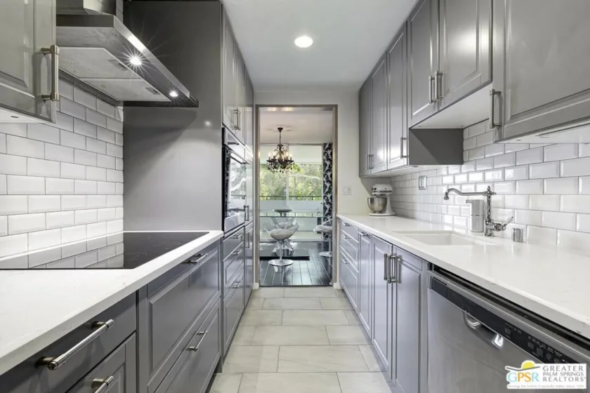 848 N Kings Road #102 photo 16