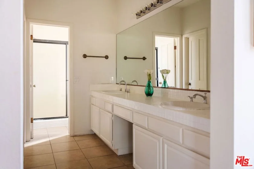 10336 Almayo Avenue #302 photo 20