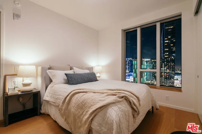889 Francisco Street #1801 photo 24