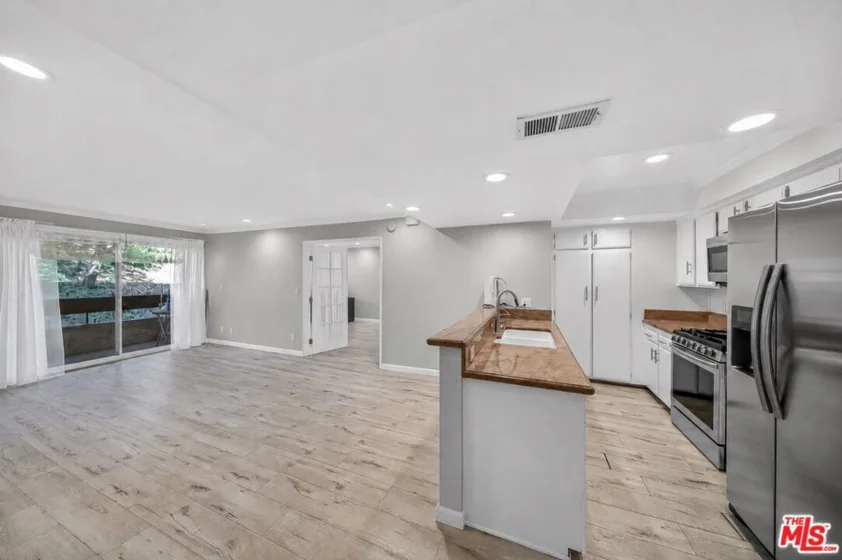 2700 Cahuenga Boulevard #4220 photo 31