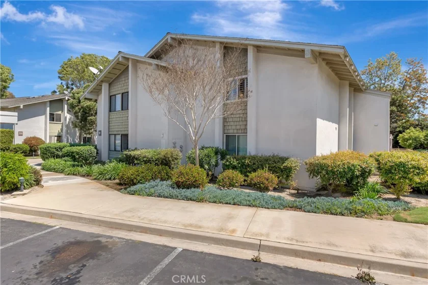 19-G Van Ness Court photo 5