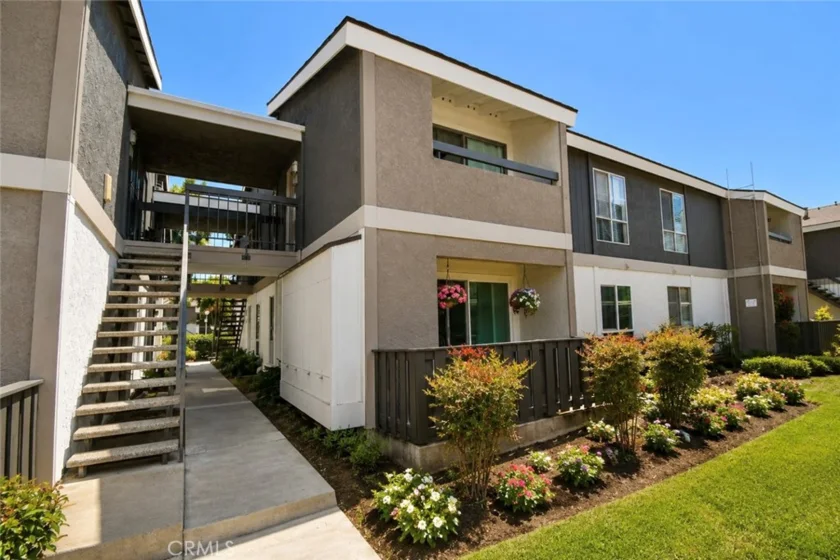 2827 S Fairview Street #G photo 3