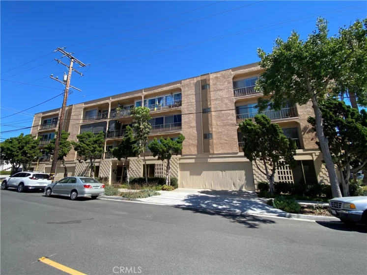 100 Loma Avenue #304 photo 1