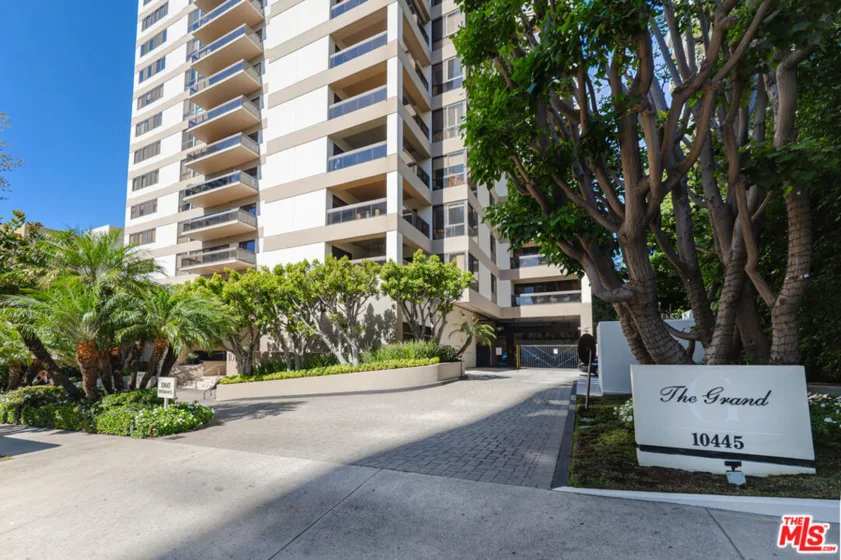 10445 Wilshire Boulevard #1402 photo 2