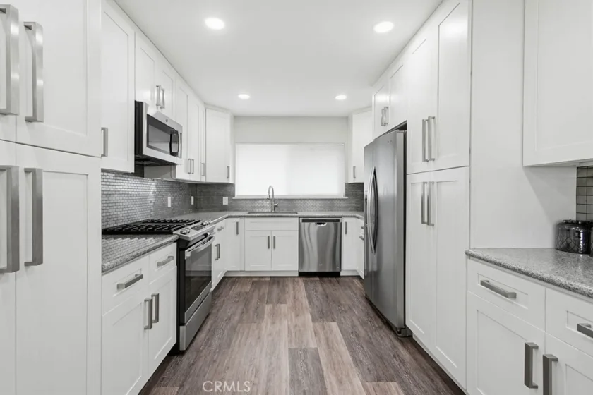 1860 W Glenoaks #L photo 7