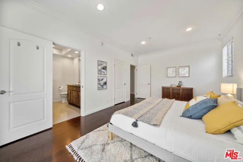 10630 Eastborne Avenue #103 photo 16