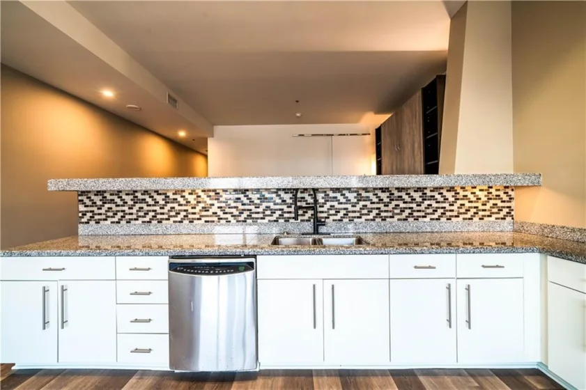 1100 Wilshire #2707 photo 24