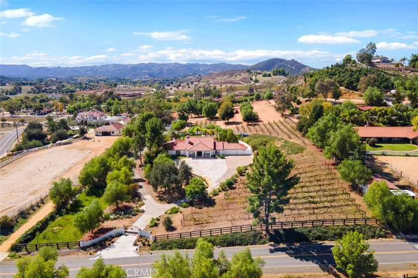 39555 Avenida Bonita photo 1