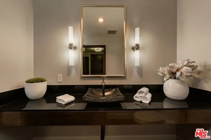 447 N Doheny Drive #101 photo 11
