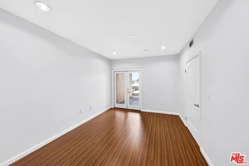 1026 S Oxford Avenue #302 photo 4
