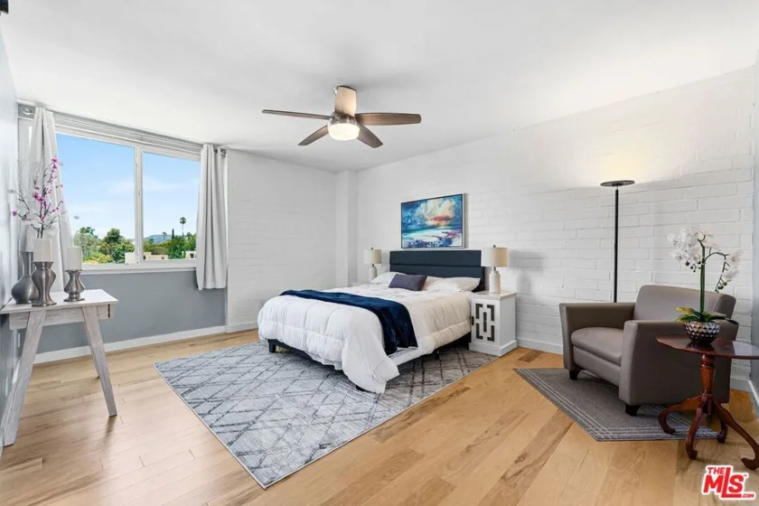 540 Kelton Avenue #501 photo 15