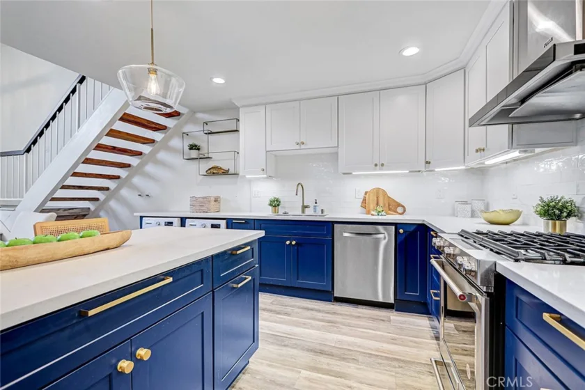 984 Granville photo 8