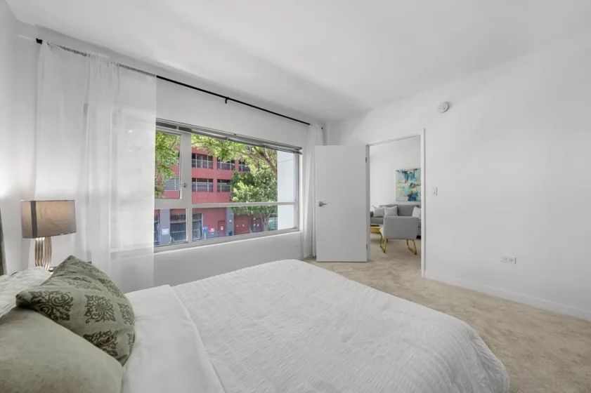 425 W Beech #327 photo 17
