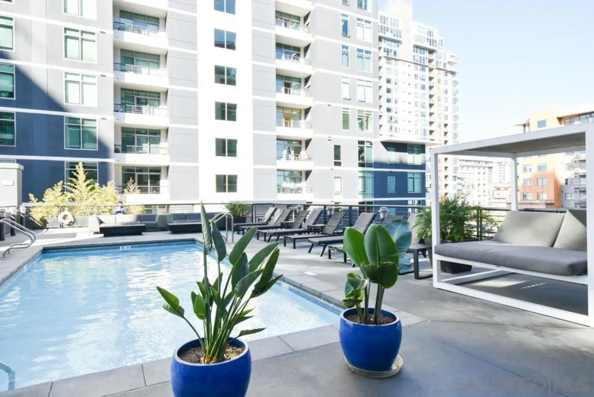 425 W Beech Street #408 photo 25