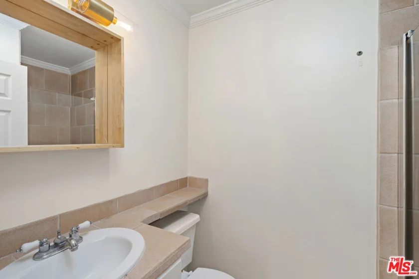 625 N Flores Street #304 photo 13
