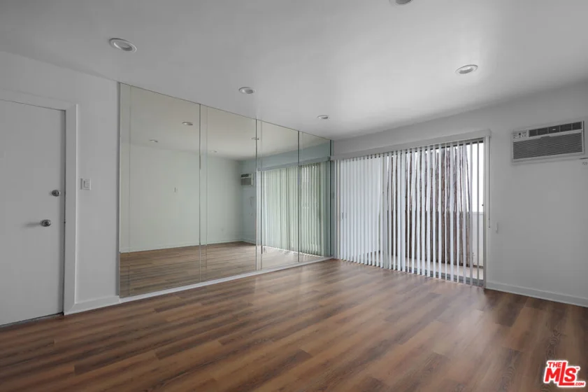 960 Larrabee Street #218 photo 5