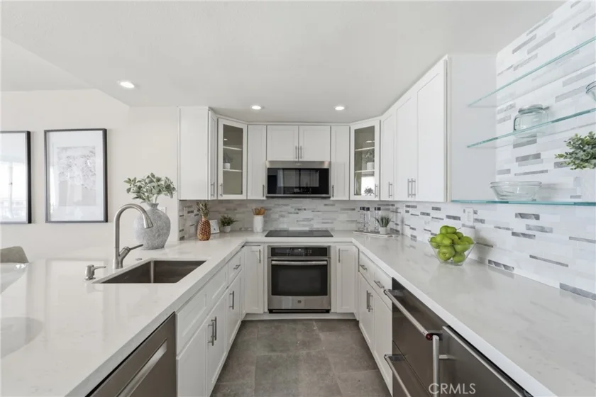 700 E Ocean Boulevard #2305 photo 3